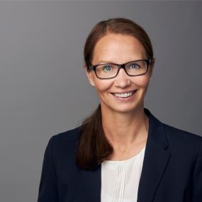 Manuela Fortkord führt die Bezirksdirektion Döbler&Voß der Signal Iduna in Gütersloh in zweiter Generation. Sie setzt auf ein motiviertes dynamisches Team mit professionellen Abläufen zu Gunsten eines guten Kundenservice.