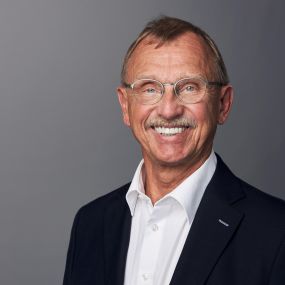 Bernhard Rusche ist bereits seit der Agenturgründung Mitglied im Team der Signal Iduna Döbler&Voß in Gütersloh. Er ist Experte auf dem Gebiet der Sachversicherung und betreut zahlreiche gewerbliche Kunden im Kreis Gütersloh.