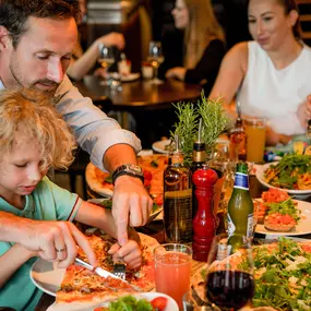 L Osteria gemeinsames Essen mit der Familie