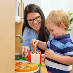 Melanie mit Junge am Spielen
Praxis für Sprachtherapie