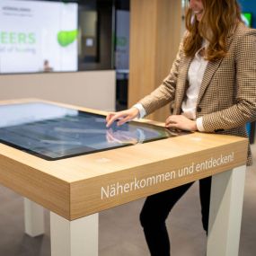 GEERS World of Hearing Touch Table