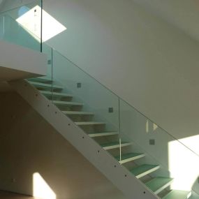 Glastreppengelände - Glas im Innenbereich - Glaserei Schaubeck GmbH München