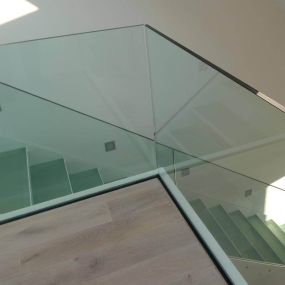 Geländer aus Glas Treppe -  Glas im Außenbereich - Glaserei Schaubeck GmbH München