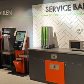 tegut... Quartier Fulda Service Bar und Selbstcheckout-Kassen