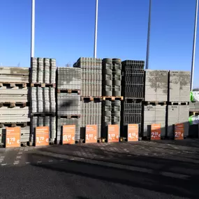 Parkplatzplazierungen vor dem OBI Markt Bautzen