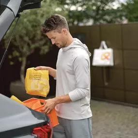 Morgengold bringt frische Brötchen direkt an die Haustür – in zahlreichen Städten und Regionen in Deutschland und Österreich. Ob werktags, an Sonntagen oder an Feiertagen, unser zuverlässiger Brötchenlieferservice sorgt für ein entspanntes Frühstück mit ofenfrischen Backwaren aus regionalen Handwerksbäckereien.