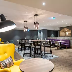 Premier Inn Braunschweig City Centre hotel breakfast seating area