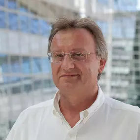 Zahnarztpraxis am Flughafen München, Thorsten Schlacht
