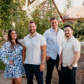 Teamfoto - AXA Versicherung Matthias Auschra in Feucht - Kfz Versicherung in Feucht