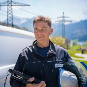 Unser Kollege Thomas ist Techniker und mit seinen Kolleginnen und Kollegen rund um die Uhr im Einsatz für unsere Energieinfrastruktur und die Energiewende.