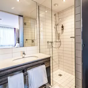 Premier Inn Nürnberg City Nordost hotel bathroom