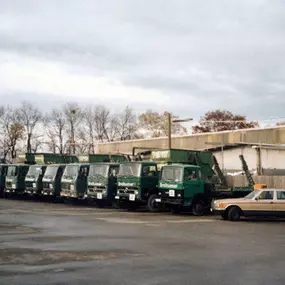 Wertstoffsortierung  1979-JAHRE- Entsorgung Recycling GmbH München Aufräumen Müll Recycling