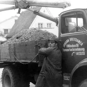 Wertstoffsortierung  ENDE 1960ER-JAHRE ​- Entsorgung Recycling GmbH München Aufräumen Müll Recycling