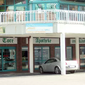 Aussenansicht der Vier-Tore-Apotheke am Kaufland