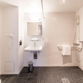 Premier Inn Hannover City University hotel accessible wet room