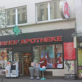 Aussenansicht der Bahnhof-Apotheke