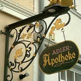 Aussenansicht der Adler-Apotheke