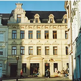 Aussenansicht der Löwen-Apotheke