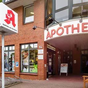 Aussenansicht der Apotheke am Dorfplatz