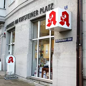 Aussenansicht der Apotheke am Kufsteiner Platz oHG