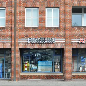 Aussenansicht der Pinguin-Apotheke