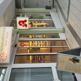 Aussenansicht der Rosen-Apotheke