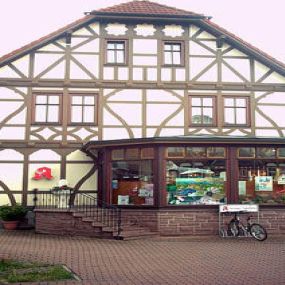 Aussenansicht der Arnika-Apotheke