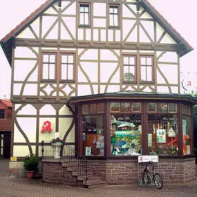 Aussenansicht der Arnika-Apotheke