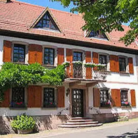 Aussenansicht der Herrenberg-Apotheke