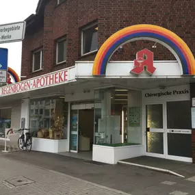 Aussenansicht der Regenbogen-Apotheke