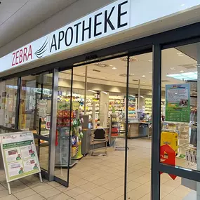 Aussenansicht der Zebra-Apotheke