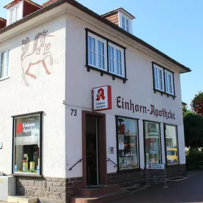 Aussenansicht der Einhorn-Apotheke