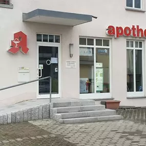 Aussenansicht der Apotheke in Oberzell