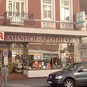 Aussenansicht der Bahnhof-Apotheke