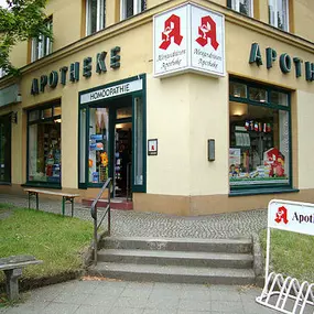 Aussenansicht der Alexandrinen-Apotheke