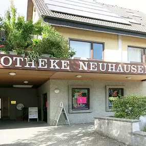 Aussenansicht der Apotheke Neuhausen