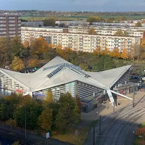 Aussenansicht der Apotheke in der Mehrzweckhalle