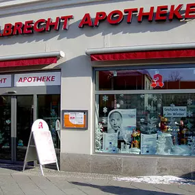 Aussenansicht der Albrecht-Apotheke