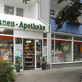 Aussenansicht der Platanen-Apotheke