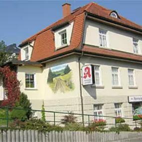 Aussenansicht der Rennsteig-Apotheke Blankenstein