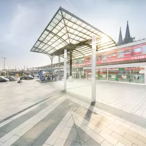 Aussenansicht der Apotheke im Hauptbahnhof