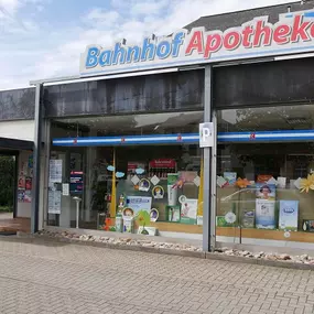 Aussenansicht der Bahnhof-Apotheke