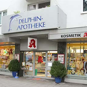 Aussenansicht der Delphin-Apotheke