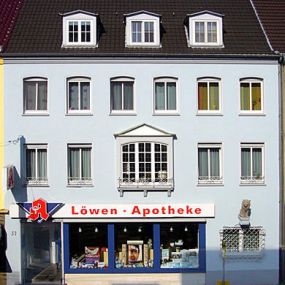 Aussenansicht der Löwen-Apotheke