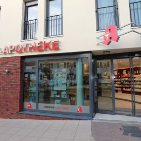 Aussenansicht der Freihof-Apotheke Stammheim