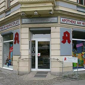 Aussenansicht der Apotheke am Helmholtzplatz