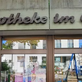 Aussenansicht der Apotheke im Centrum Illingen