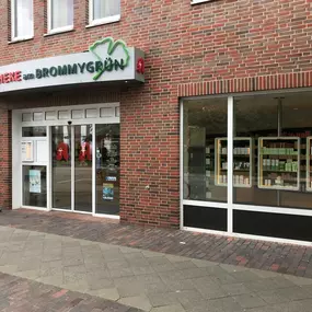 Aussenansicht der Apotheke am Brommygrün