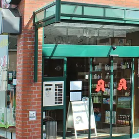 Aussenansicht der Sonnen-Apotheke Klein Berkel