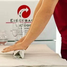 Glas einpacken - Umzug | Eisenbach Umzüge & Services  Internationale Möbeltransporte GmbH